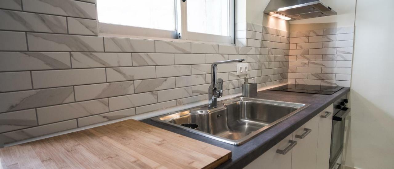 Comfy Apartment Of 104 M² Near Metro! Атина Екстериор снимка
