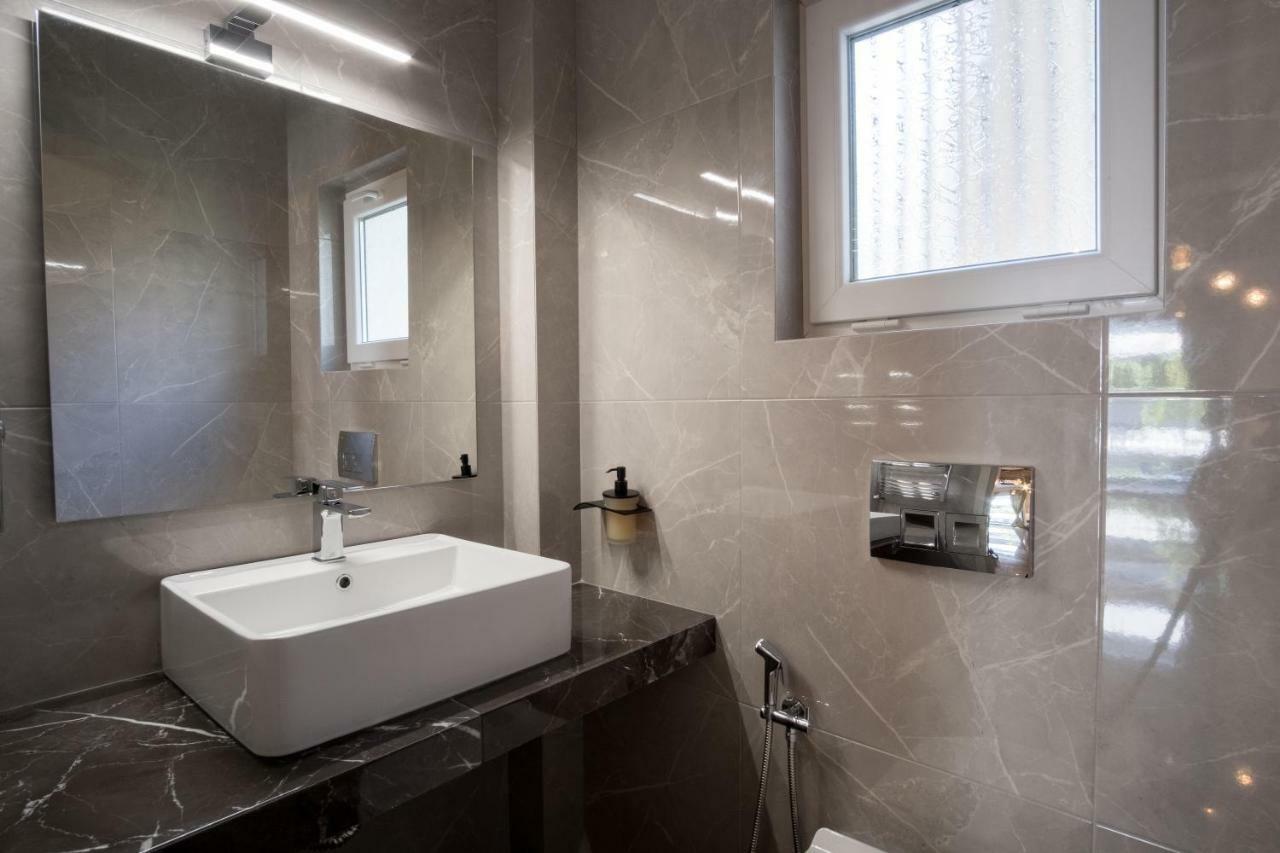 Comfy Apartment Of 104 M² Near Metro! Атина Екстериор снимка