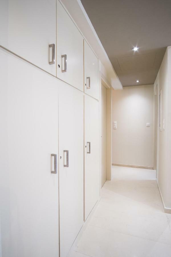 Comfy Apartment Of 104 M² Near Metro! Атина Екстериор снимка